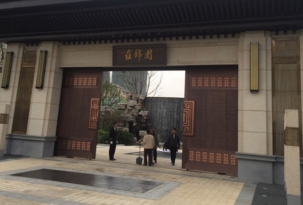 沈陽銅門成為富豪別墅的門面，誰在背后推動？